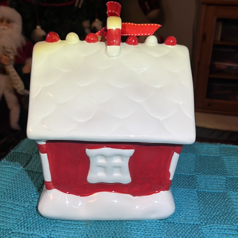 Rae dunn SANTAS WORKSHOP birdhouse - Picture 4 of 8